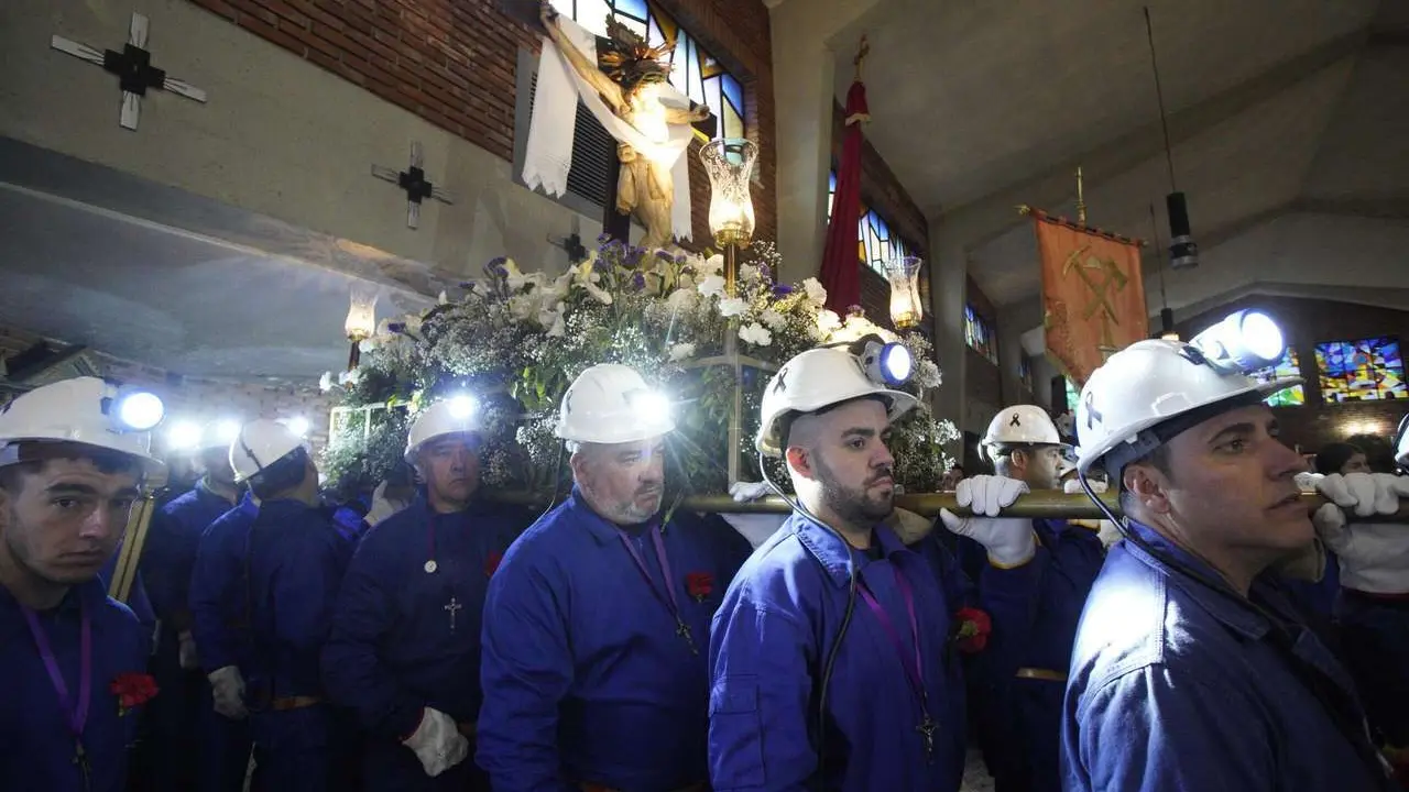 C&eacute;sar S&aacute;nchez. ICAL. La Hermandad del Cristo de los Mineros de Caboalles de Abajo, en el municipio de Villablino (Le&oacute;n), celebra su procesi&oacute;n, con la entrada del Cristo al Pozo Mar&iacute;a y recuerdo a los cinco mineros fallecidos en el accidente en la mina de Cerredo (Asturias)