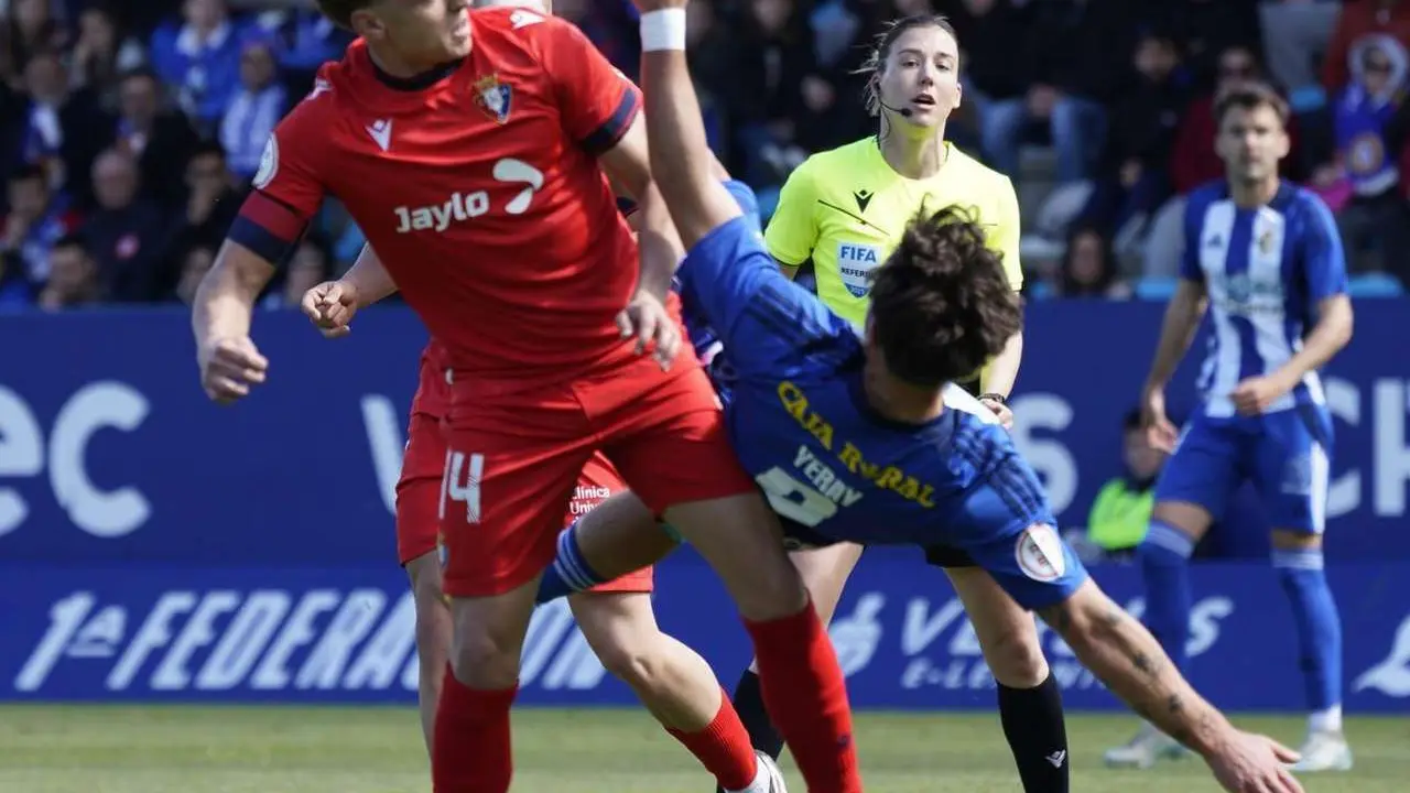 Un momento del partido POnferradina - Osasuna B. / SDPonferradina