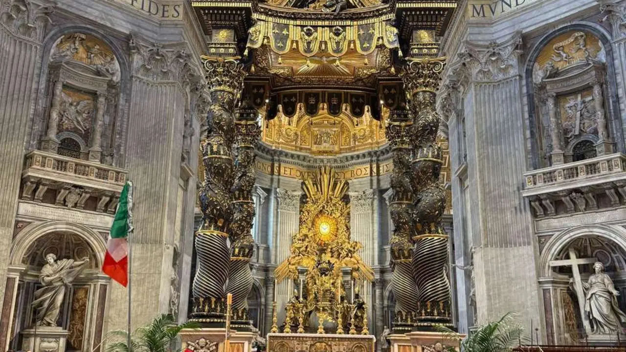Peregrinos leoneses desplazados a Roma en la capilla ardiente del papa Francisco