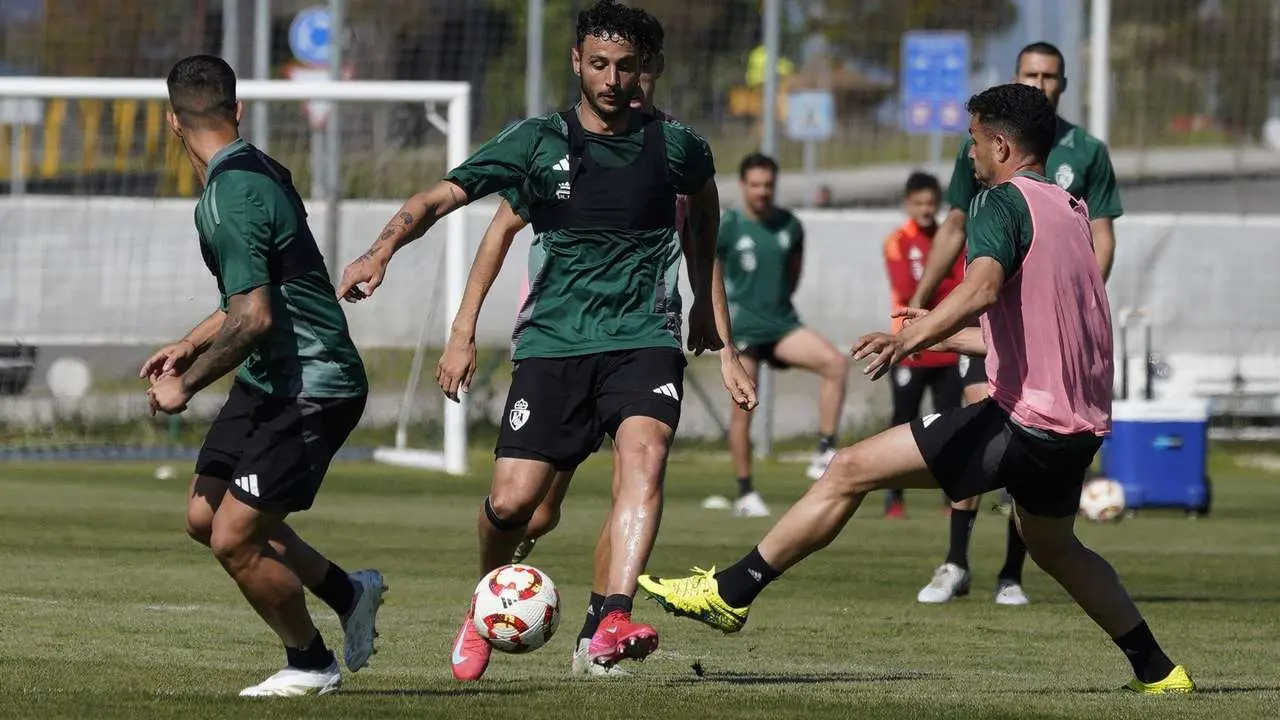 Entrenamiento de la Ponferradina antes de viajar a Tarazona este domingo. / SDPonferradina