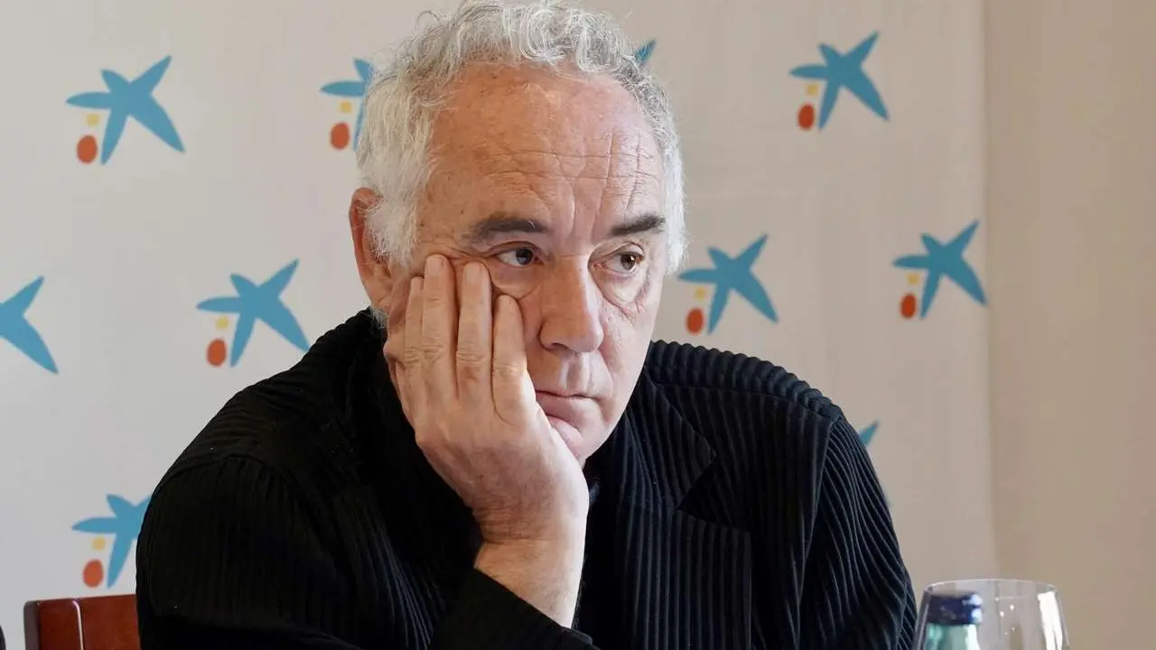 El presidente de ElBulliFoundation, Ferr&aacute;n Adri&aacute;, y el director territorial de CaixaBank en Castilla y Le&oacute;n, Gerardo Cuartero, presentan un curso de hoster&iacute;a y las actividades organizadas con motivo de la visita del cocinero a Le&oacute;n. / CAMPILLO / ICAL