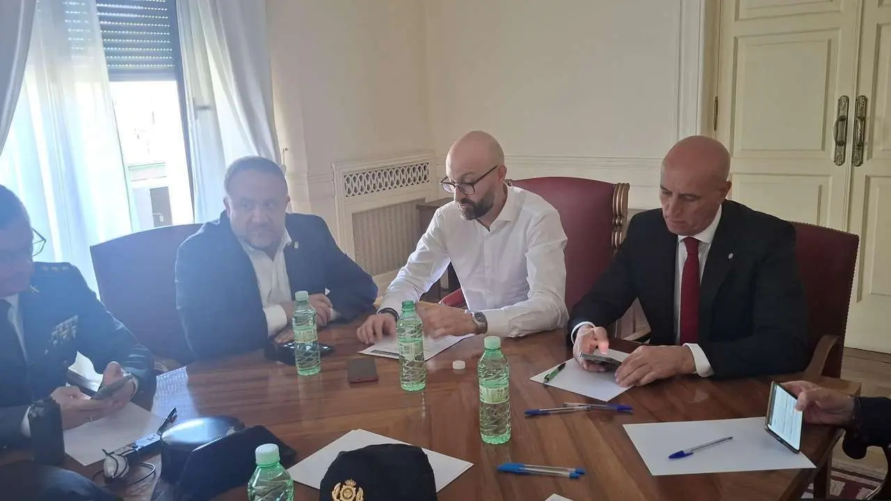 Gobierno, Diputaci&oacute;n y Ayuntamiento se coordinaron en un gabinete de crisis en Le&oacute;n. 