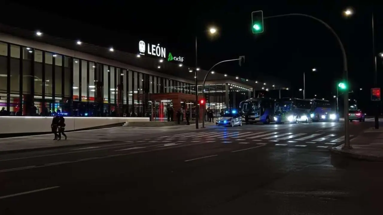 La estaci&oacute;n de tren de Le&oacute;n estar&aacute; abierta toda la noche. / LE&Oacute;N24HORAS 
