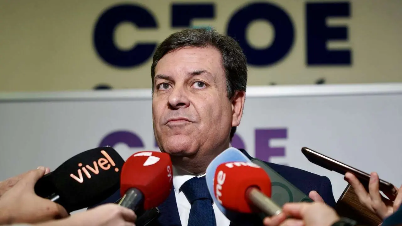 La Junta Directiva de CEOE Castilla y Le&oacute;n mantiene un encuentro con el consejero de Econom&iacute;a y Hacienda, Carlos Fern&aacute;ndez Carriedo, para analizar nuevas medidas de mejora en materia de internacionalizaci&oacute;n de las empresas de la Comunidad. / ICAL