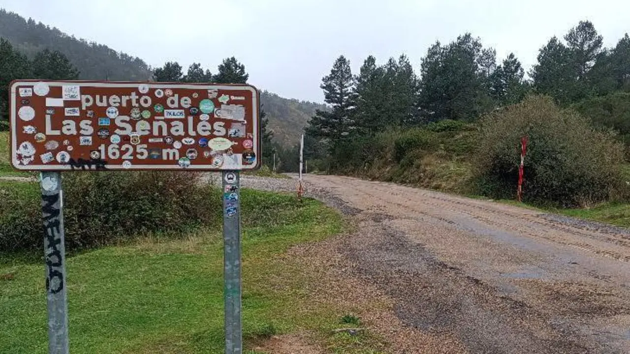 Carretera del puerto de las Se&ntilde;ales, en Puebla de Lillo (Le&oacute;n). / ICAL