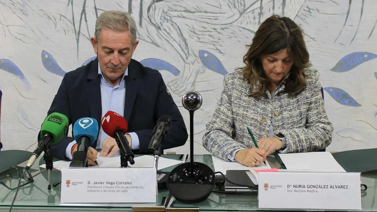 Firma convenio colaboraci&oacute;n ULE-C&aacute;mara Comercio