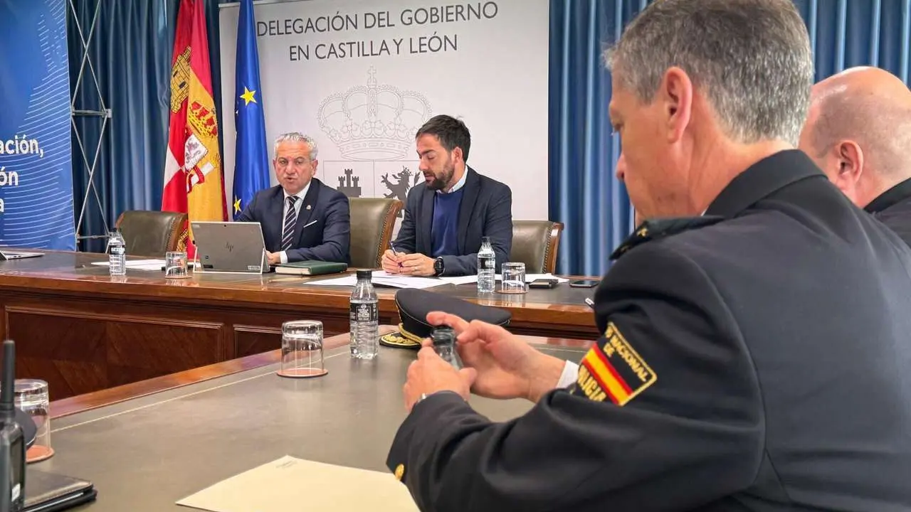 Nicanor Sen durante la reuni&oacute;n con los mandos de las Fuerzas y Cuerpos de Seguridad del Estado y la Unidad de Protecci&oacute;n Civil