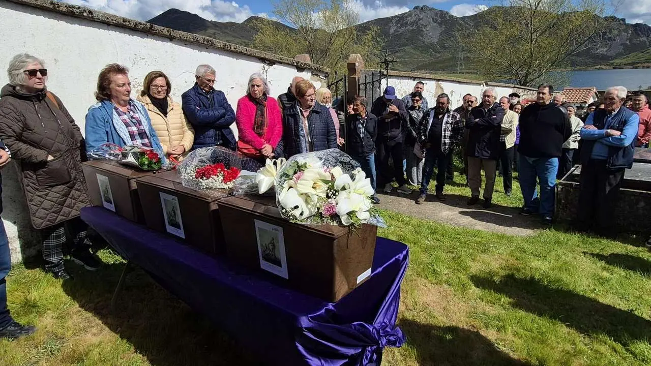 ICAL. La ARMH entrega los restos de 14 personas exhumadas en fosas comunes de Busdongo y Sena de Luna (Le&oacute;n)