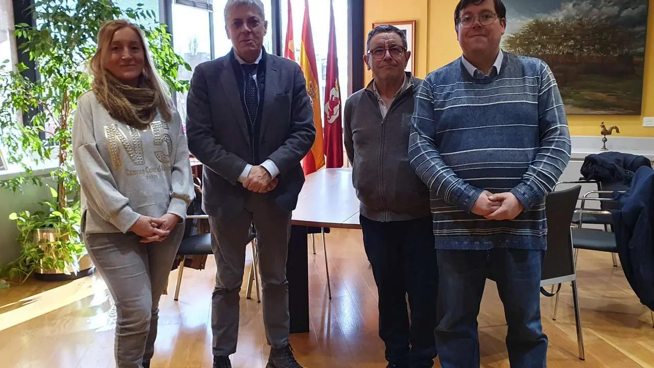 El delegado territorial recibe a la Asociaci&oacute;n de Astronom&iacute;a