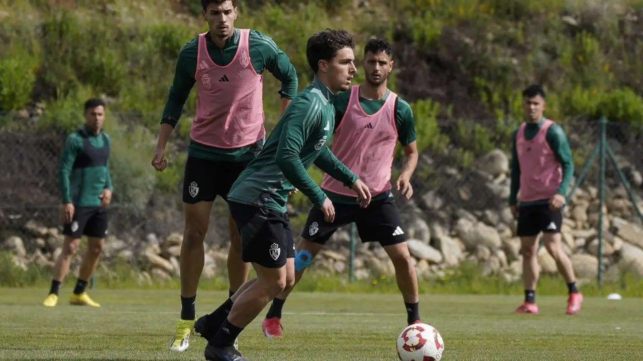 &Uacute;ltimo entrenamiento de la Ponferradina antes de recibir al Atlethic B este s&aacute;bado. / SDPonferradina