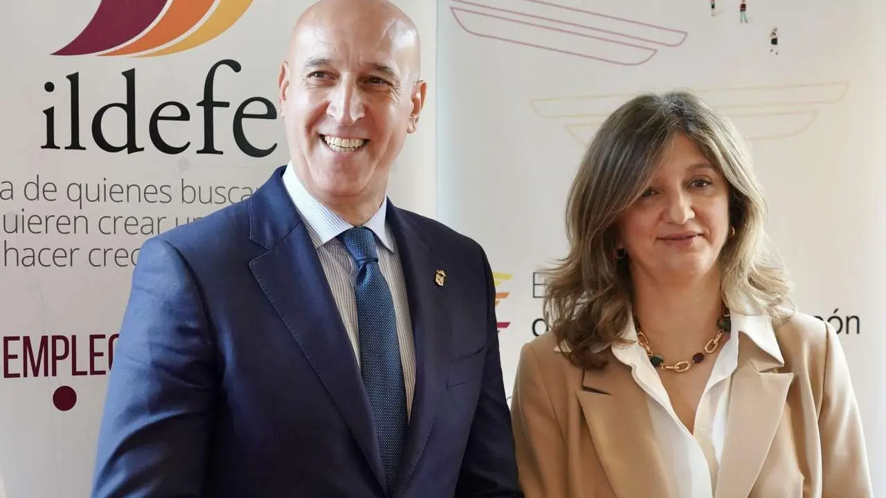 El alcalde de Le&oacute;n, Jos&eacute; Antonio Diez, y la rectora de la Universidad de Le&oacute;n, Nuria Gonz&aacute;lez, presentan del Grado en Ciencias Gastron&oacute;micas de la ULE. / CAMPILLO / ICAL