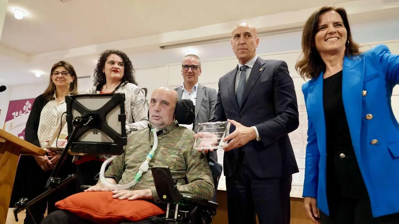 Campillo. ICAL. El alcalde de Le&oacute;n, Jos&eacute; Antonio Diez, preside el acto de entrega del Premio de Comercio Justo a Urbano Gonz&aacute;lez Escapa.