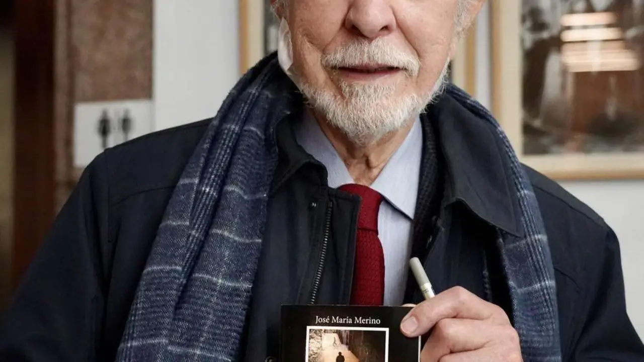 Campillo. ICAL. El escritor Jos&eacute; Mar&iacute;a Merino presenta la antolog&iacute;a de cuentos &lsquo;De mundos inciertos&rsquo;.