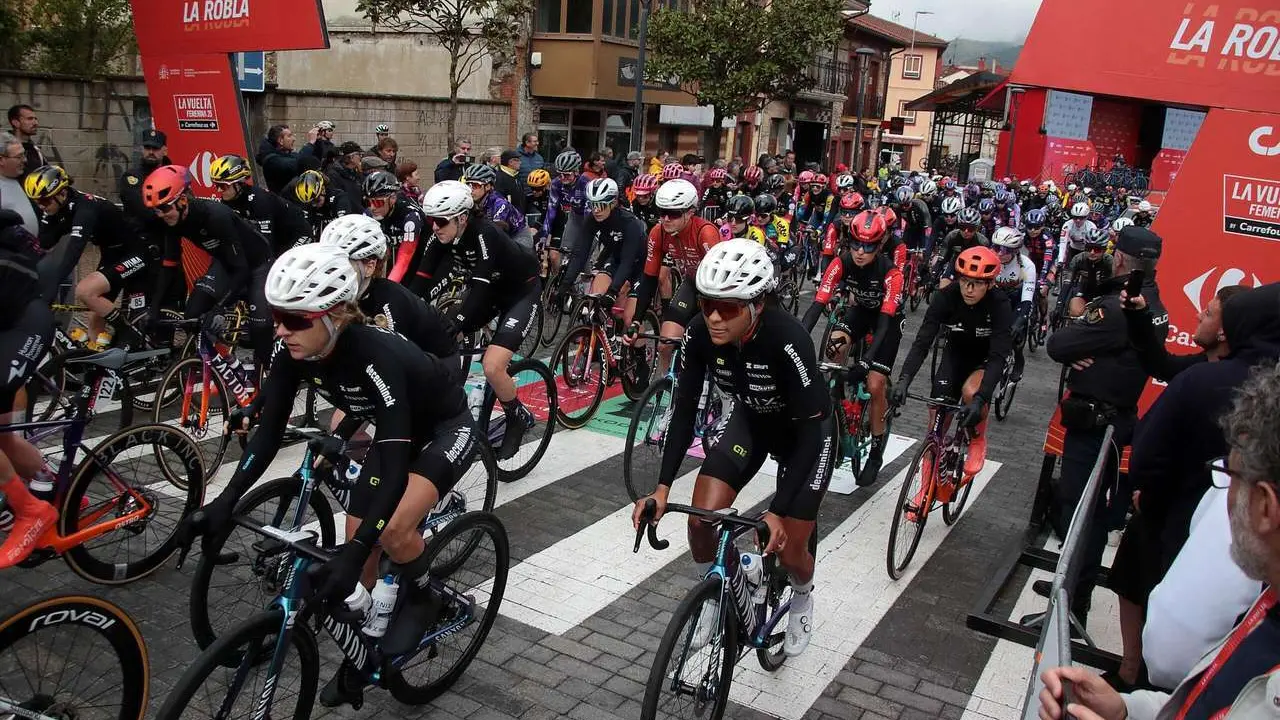 Peio Garc&iacute;a. ICAL. Salida de la s&eacute;ptima etapa de la Vuelta Ciclista a Espa&ntilde;a Femenina 2025 desde La Robla (Le&oacute;n)