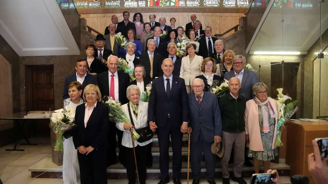 Recepci&oacute;n de las parejas de oro y diamante en el Ayuntamiento de Le&oacute;n.