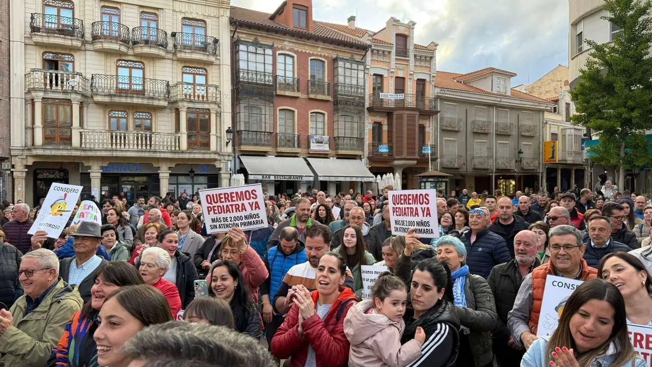 Concentraci&oacute;n por pediatria en La Ba&ntilde;eza este martes.