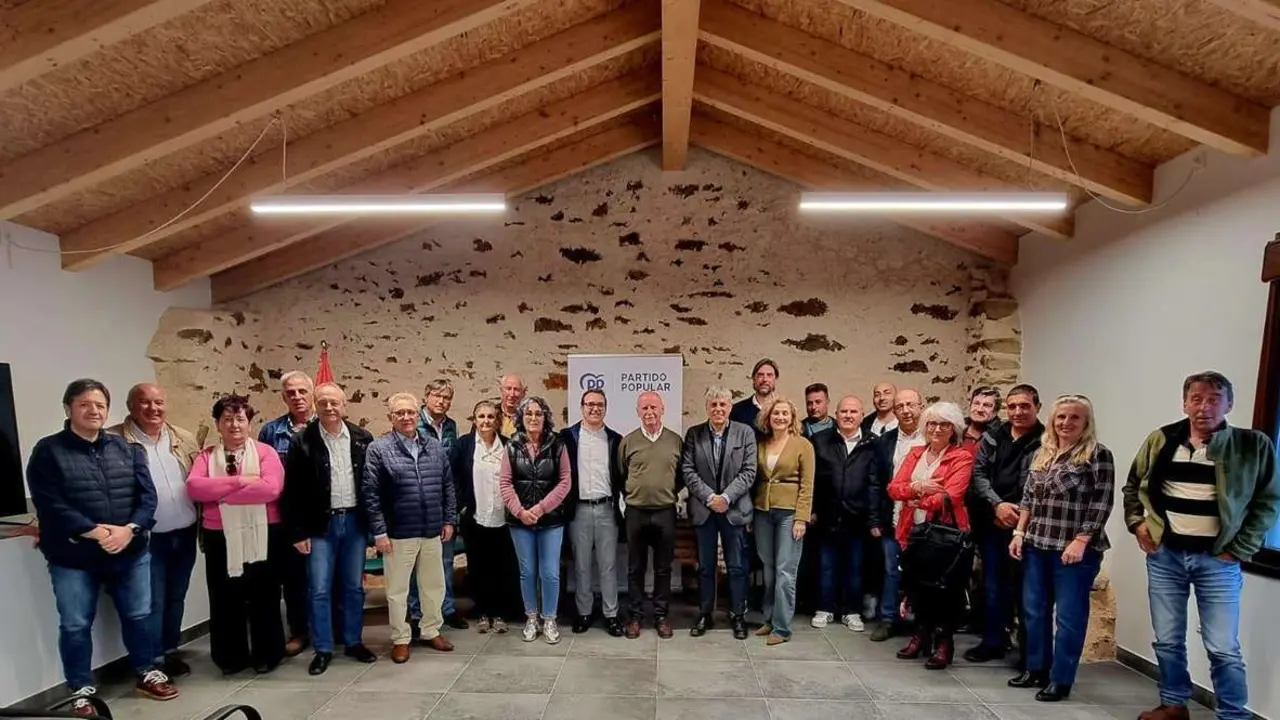 Reuni&oacute;n con alcaldes y portavoces de la Monta&ntilde;a Occicental y Central