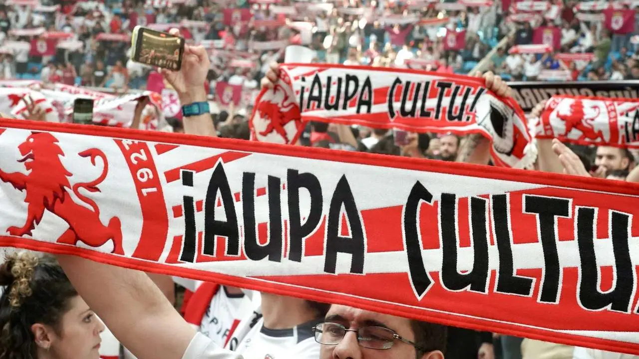Campillo. ICAL. Fanzone de la Cultural y Deportiva Leonesa en el Le&oacute;n Arena