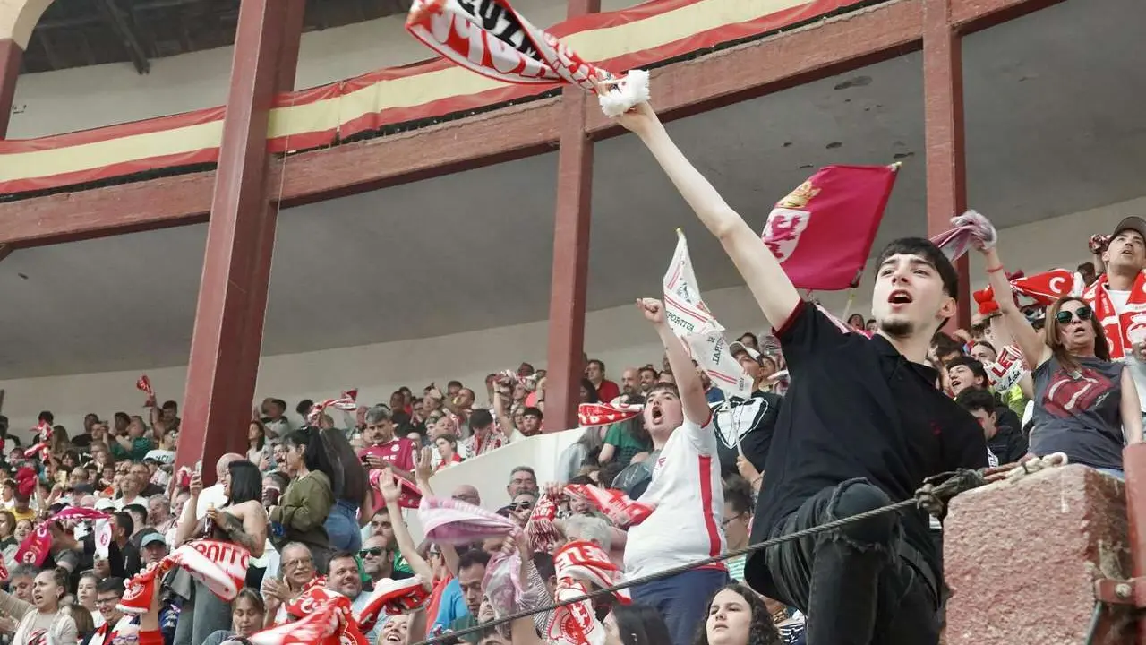 Campillo. ICAL. Fanzone de la Cultural y Deportiva Leonesa en el Le&oacute;n Arena