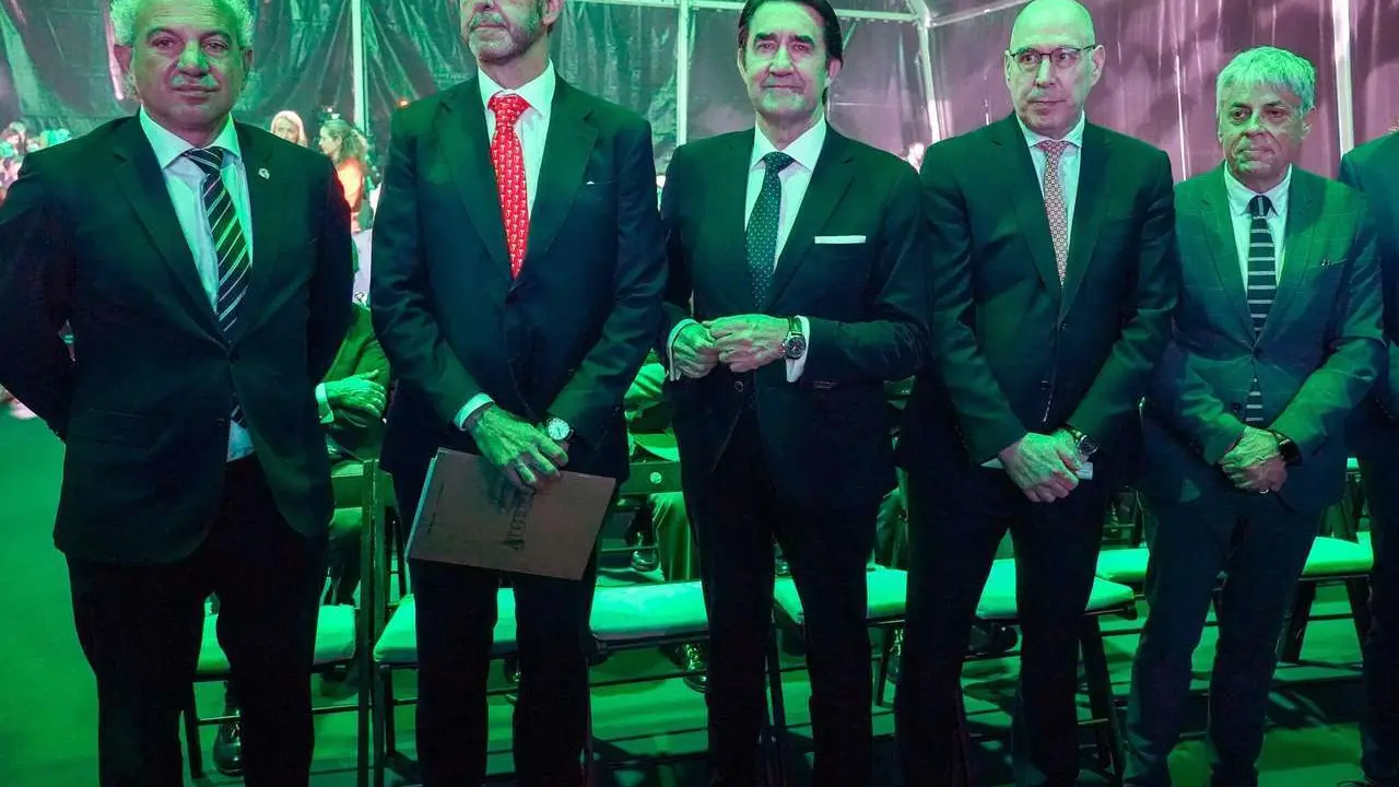 Campillo. ICAL. El consejero de Medio Ambiente, Vivienda y Ordenaci&oacute;n del Territorio, Juan Carlos Su&aacute;rez-Qui&ntilde;ones, inaugura las nuevas instalaciones de la empresa GAM.