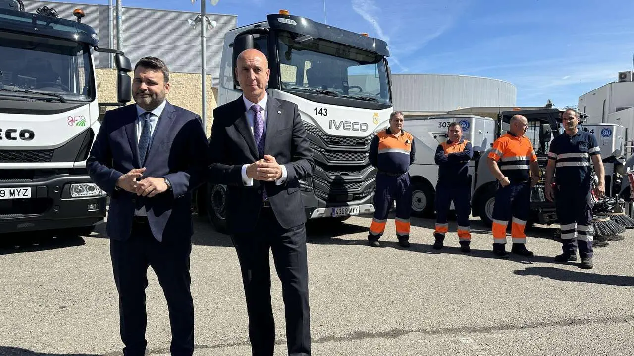 Presentaci&oacute;n de los veh&iacute;culos de limpieza del Ayuntamiento de Le&oacute;n