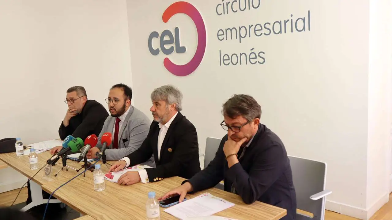 El vicepresidente del CEL, Jes&uacute;s Riol, y  la gerente de Cylcae, Ruth Ruiz, impulsan un convenio entre ambas instituciones