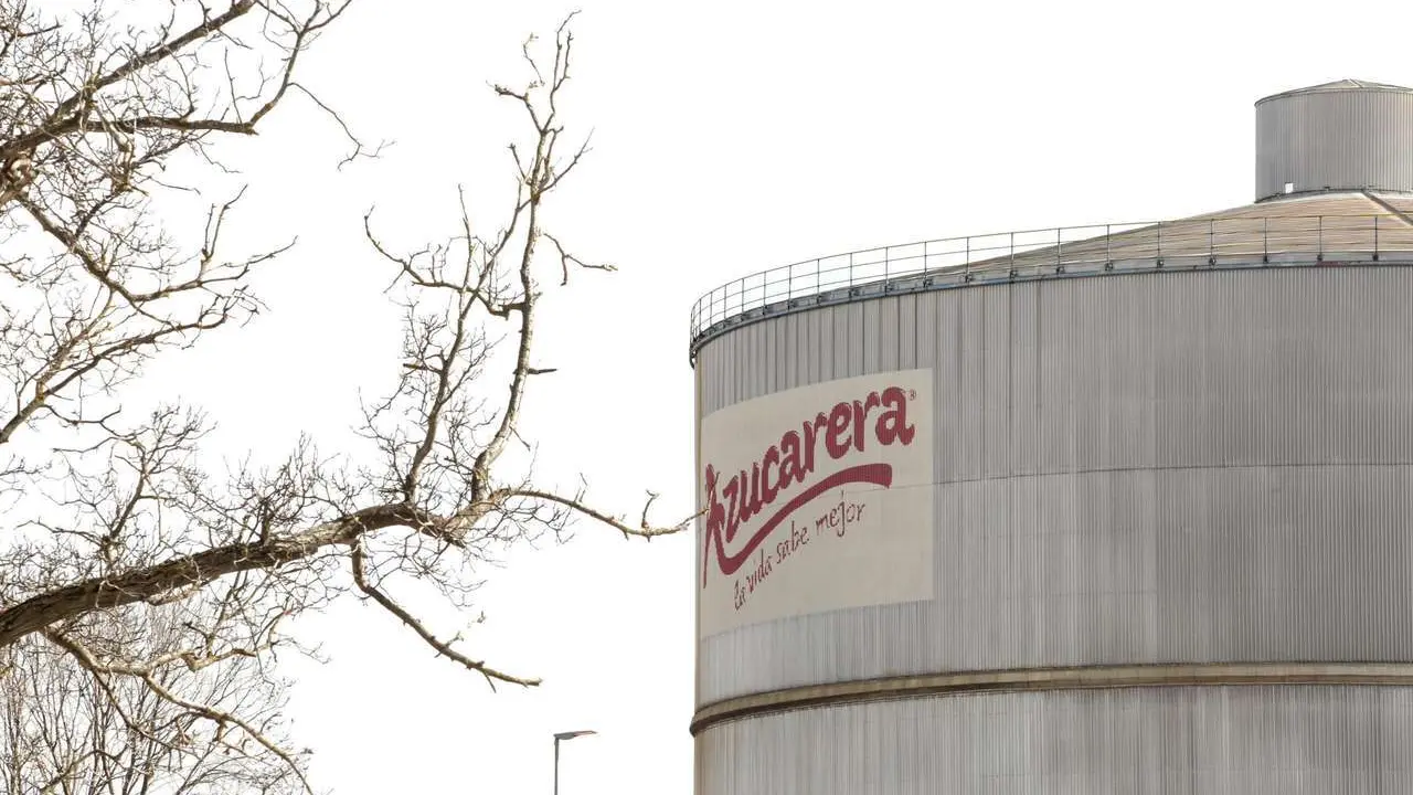Campillo. ICAL. El consejero de Medio Ambiente, Vivienda y Ordenaci&oacute;n del Territorio, Juan Carlos Su&aacute;rez-Qui&ntilde;ones, mantiene un encuentro con representantes de la azucarera de La Ba&ntilde;eza (Le&oacute;n)