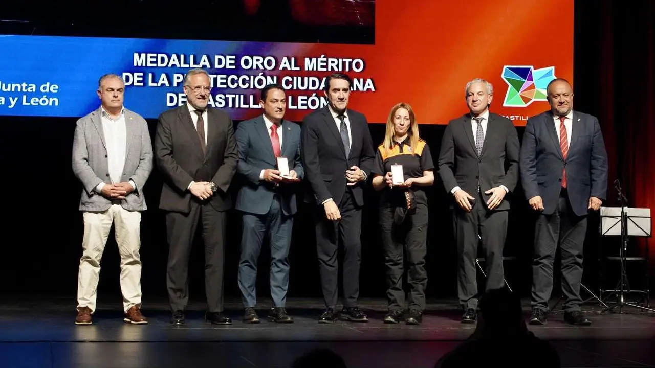 Campillo. Celebraci&oacute;n del acto de entrega de las Medallas al M&eacute;rito de la Protecci&oacute;n Ciudadana de Castilla y Le&oacute;n 2024, al que asisten el consejero de Medio Ambiente, Vivienda y Ordenaci&oacute;n del Territorio, Juan Carlos Su&aacute;rez-Qui&ntilde;ones, y el presidente de las Cortes, Carlos Poll&aacute;n.