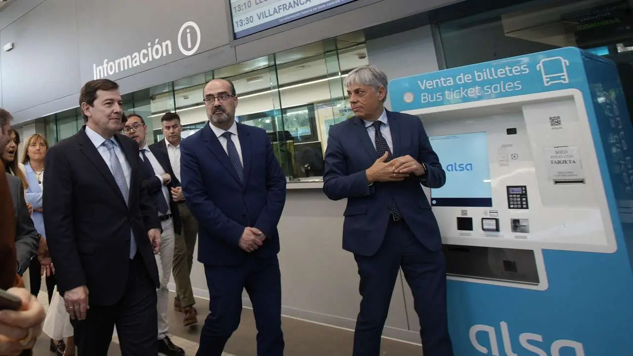 C&eacute;sar S&aacute;nchez. ICAL. El presidente de la Junta, Alfonso Fern&aacute;ndez Ma&ntilde;ueco, presenta las actuaciones de mejora y modernizaci&oacute;n llevadas a cabo en la estaci&oacute;n de autobuses de Ponferrada