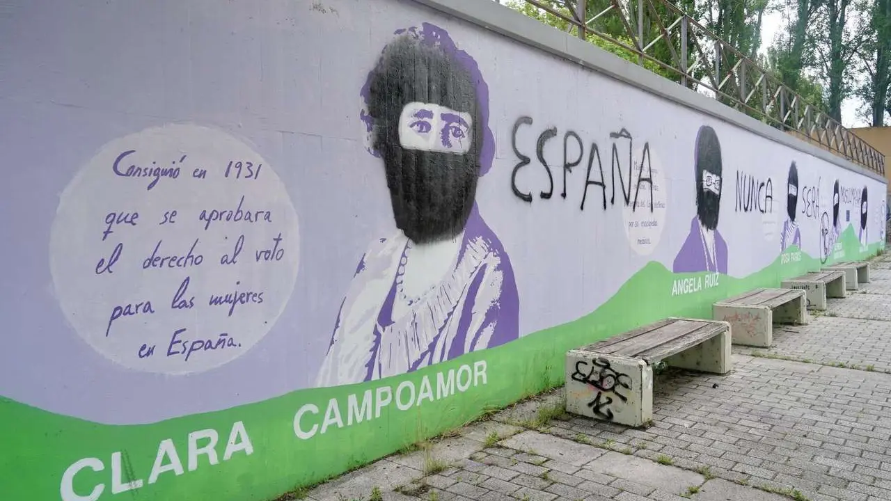 Campillo. ICAL. El mural feminista de Le&oacute;n sufre una nueva vandalizaci&oacute;n