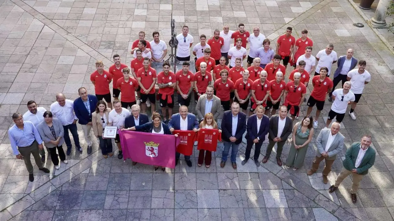 Campillo. ICAL. El presidente de la Diputaci&oacute;n, Gerardo &Aacute;lvarez Courel, y el resto de la corporaci&oacute;n provincial reciben a la plantilla, cuerpo t&eacute;cnico y directiva de la Cultural y Deportiva Leonesa tras su ascenso a Segunda Divisi&oacute;n.