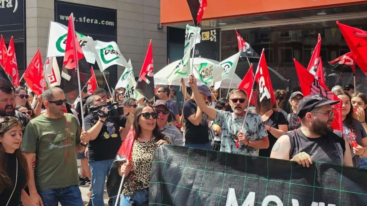 ICAL. Manifestaci&oacute;n en Ponferrada de rechazo al ERE de Teleperformance