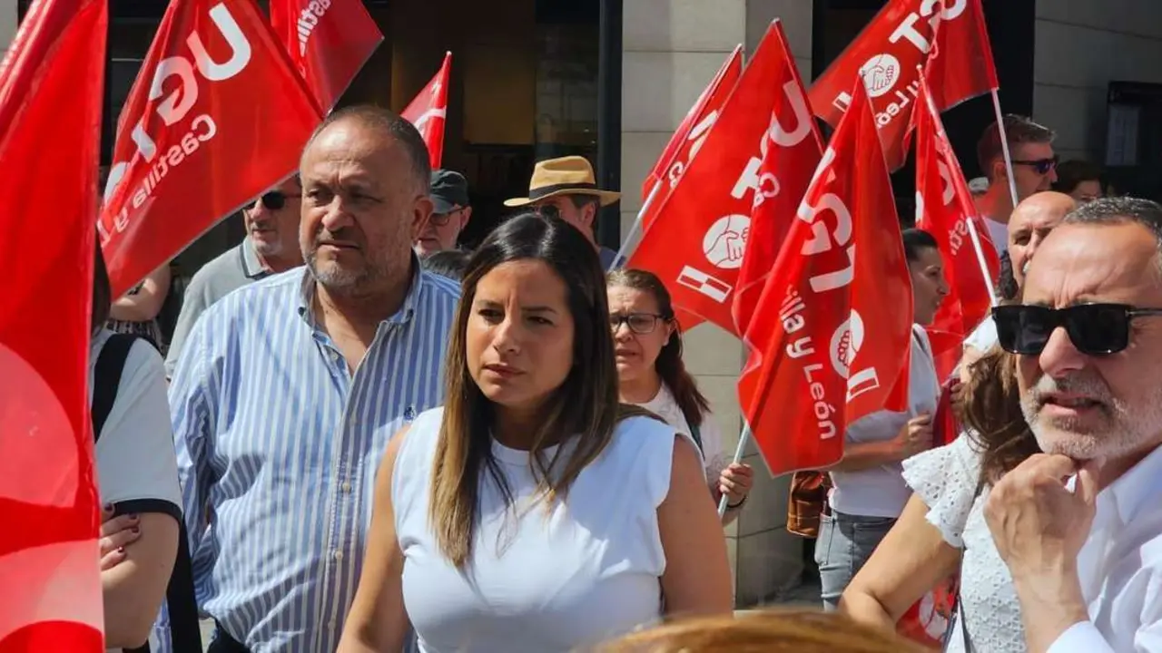 ICAL. Manifestaci&oacute;n en Ponferrada de rechazo al ERE de Teleperformance, a la que acudi&oacute; la vicesecretaria general del PSCyL, Nuria Rubio