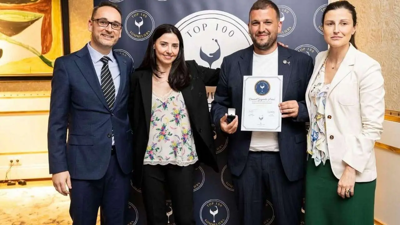 El leon&eacute;s Daniel Giganto, jefe de sala de Muna (Ponferrada), segundo en el 'Top 100 sommeliers' Espa&ntilde;a'. 