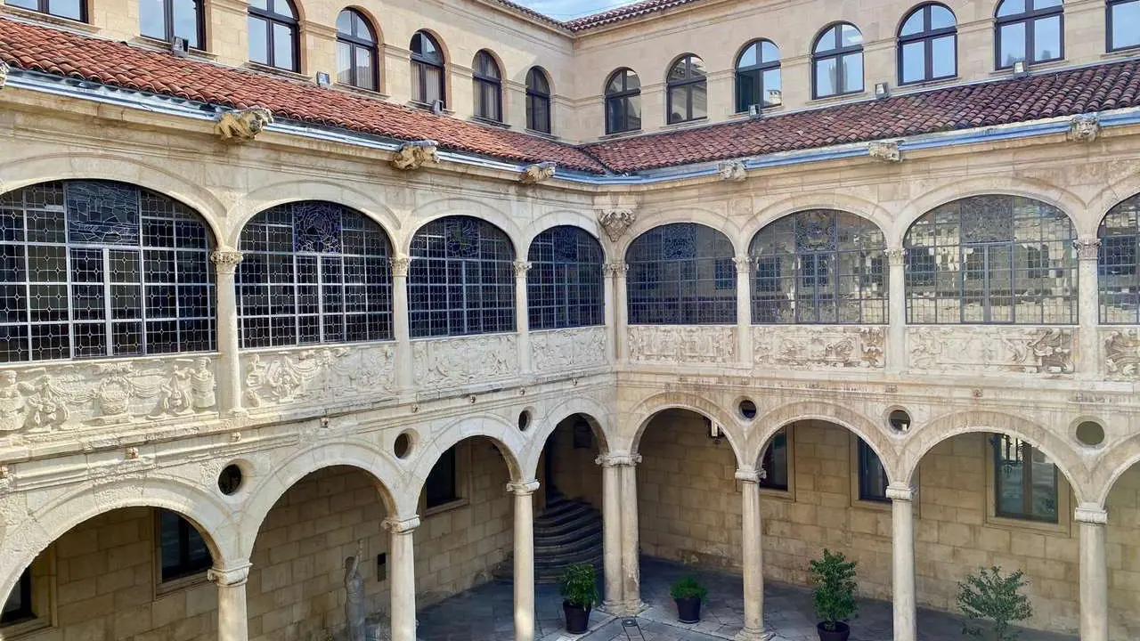 Palacio de los Guzmanes, sede de la Diputaci&oacute;n de Le&oacute;n.
