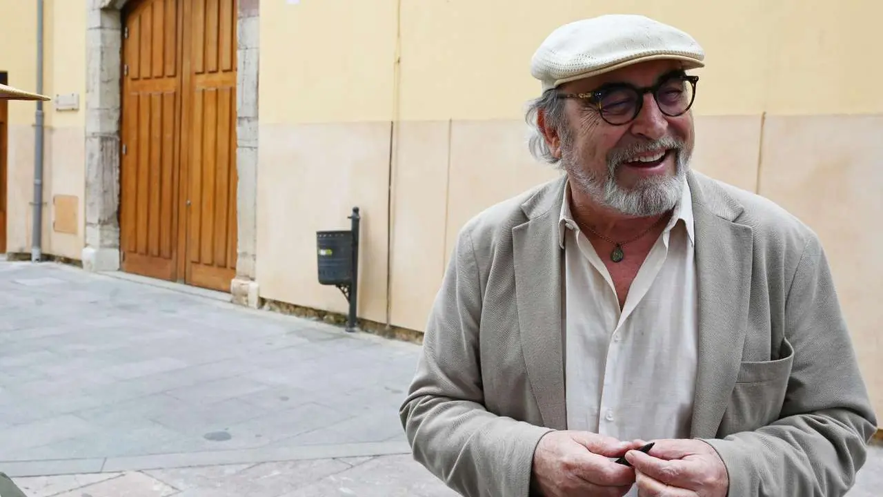 El periodista Pedro Trapiello publica 'Cazurros: o rebecos... o castrones'. | JAVIER CASARES