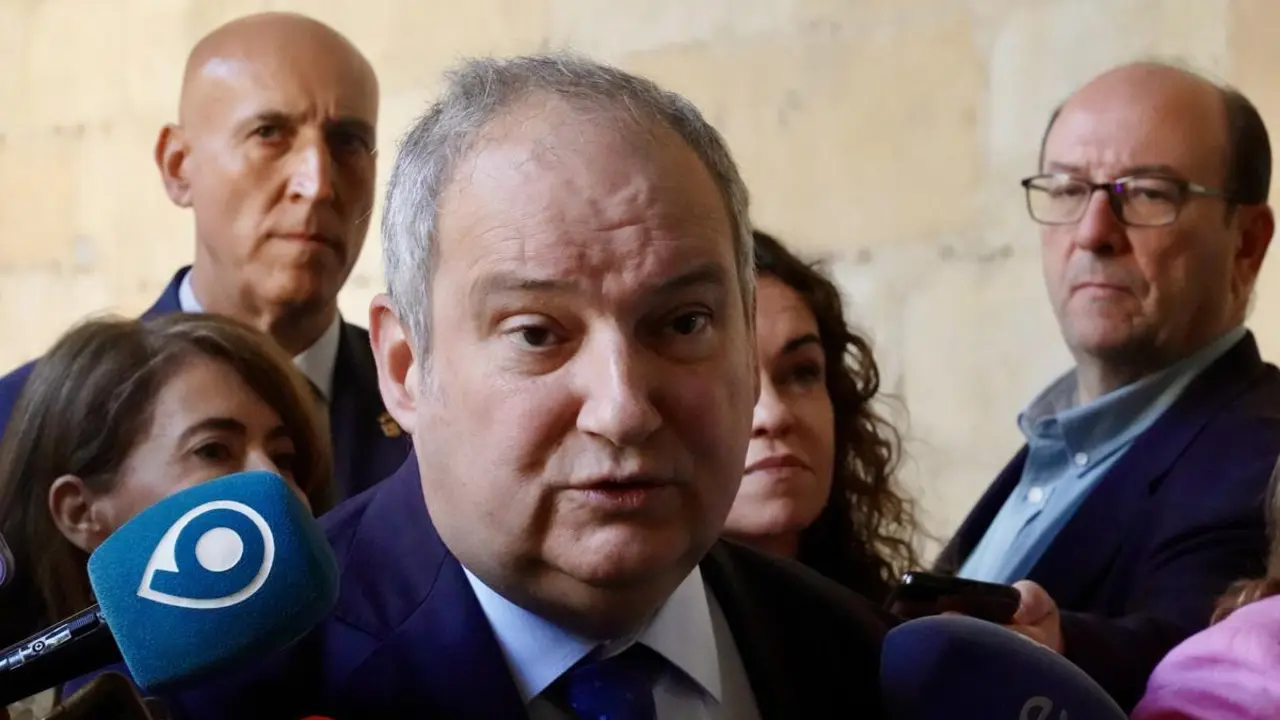 El ministro Hereu visita el Parador de Le&oacute;n. | ICAL