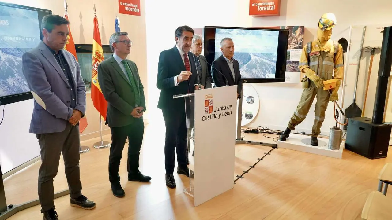 Campillo. ICAL. El consejero de Medio Ambiente, Vivienda y Ordenaci&oacute;n del Territorio, Juan Carlos Su&aacute;rez-Qui&ntilde;ones, presenta la Campa&ntilde;a de Incendios Forestales 2025.