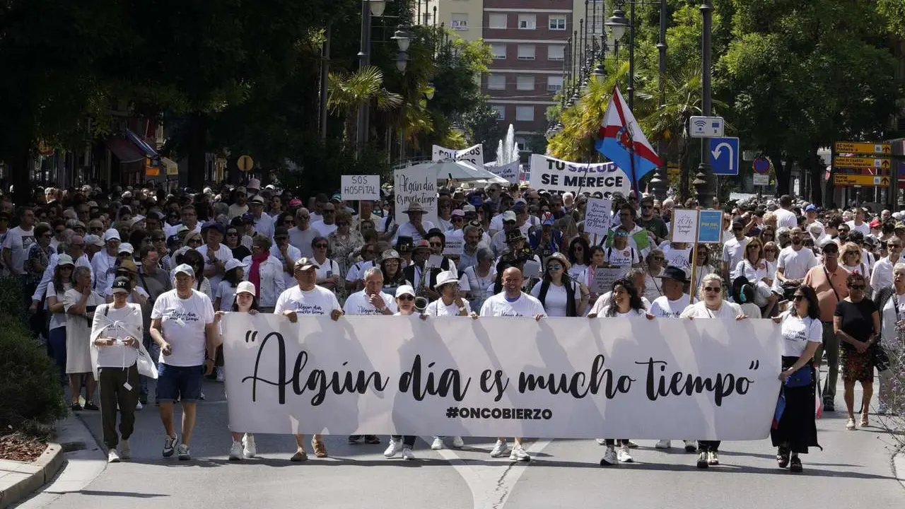 Imagen de archivo de una manifestaci&oacute;n de la plataforma Oncobierzo para reclamar mejoras en la situaci&oacute;n sanitaria de la comarca. | ICAL