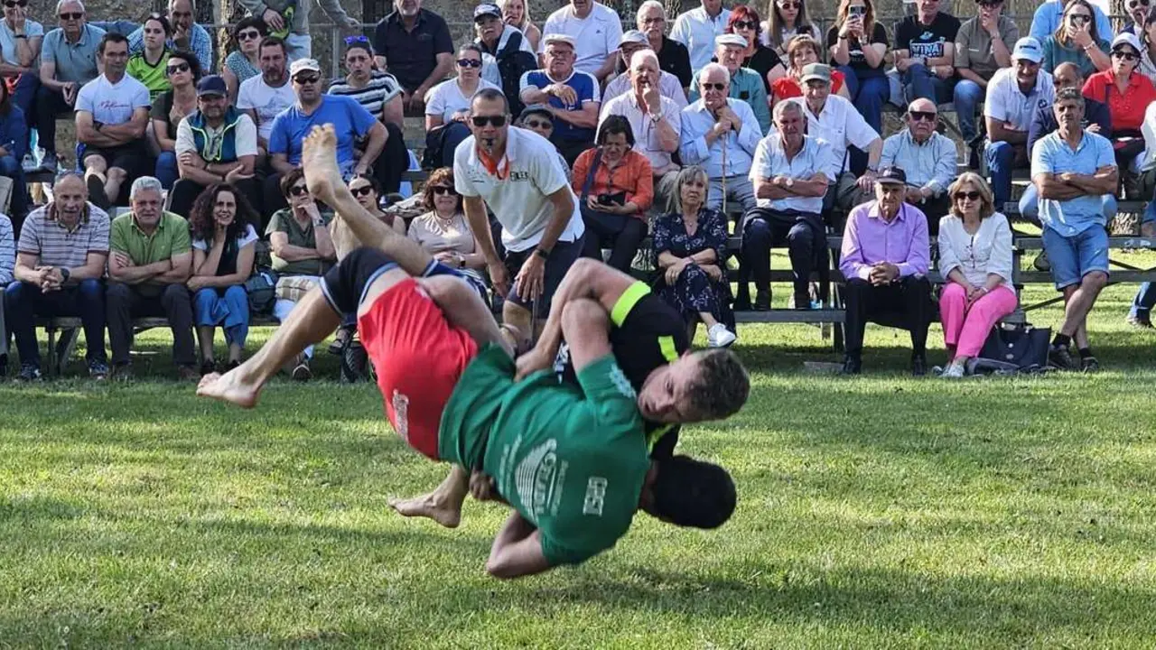 Lucha leonesa. Camposagrado. Semipesados. Le&oacute;n24horas