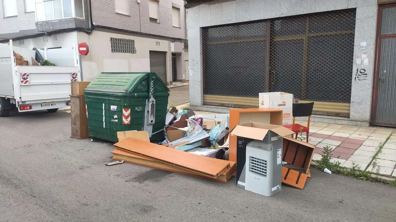 San Andr&eacute;s del Rabanedo impondr&aacute; multas econ&oacute;micas por deshacerse de ciertos objetos y escombros en la calle.