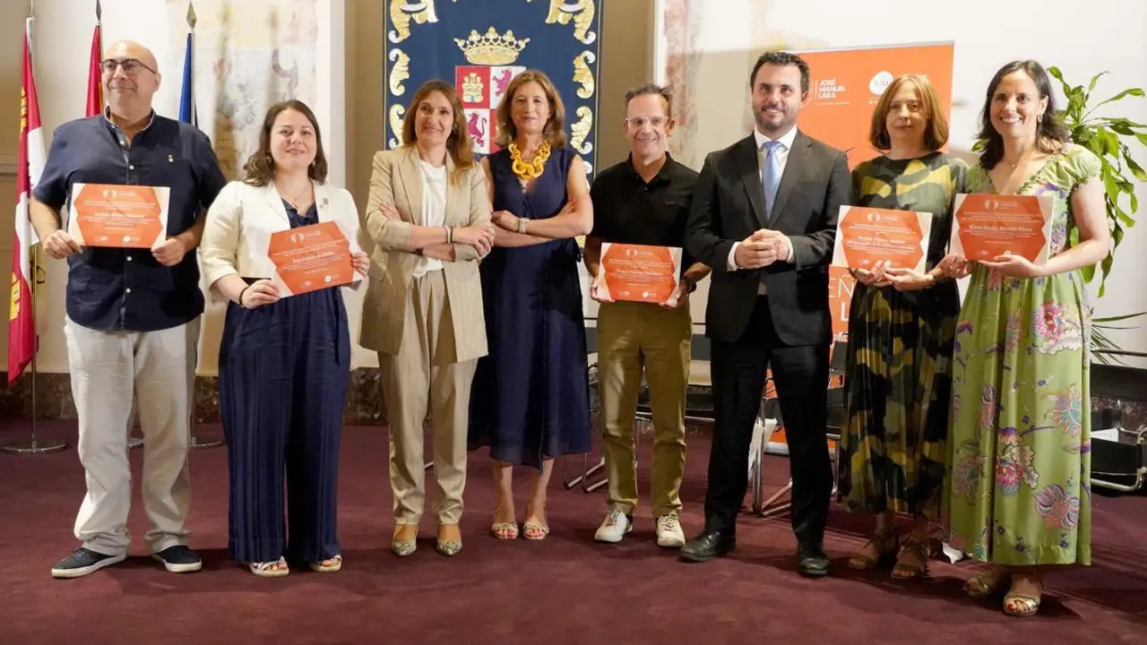 Docentes de Le&oacute;n, Palencia, Salamanca y Valladolid, premiados en la I edici&oacute;n del concurso &lsquo;Ense&ntilde;amos a leer&rsquo;. |  ICAL