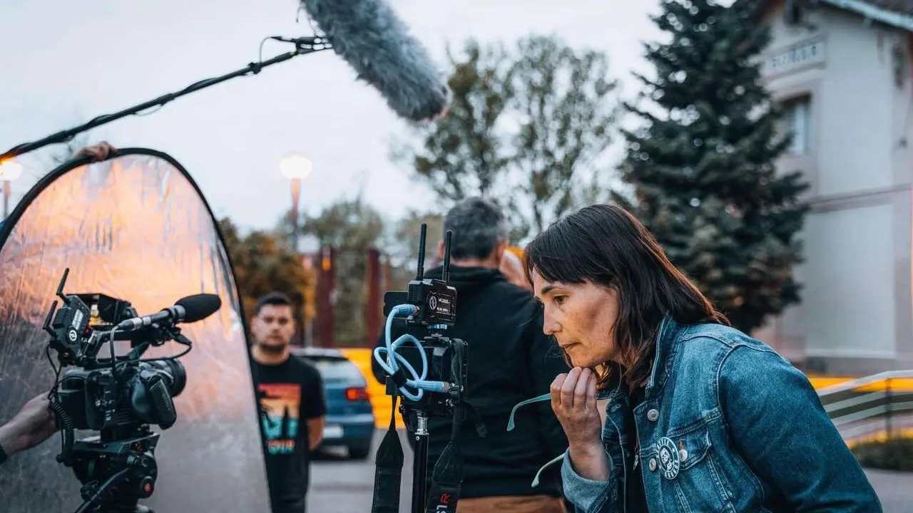 La directora de cine Isabel Medarde dirige ' El tren del olvido'.