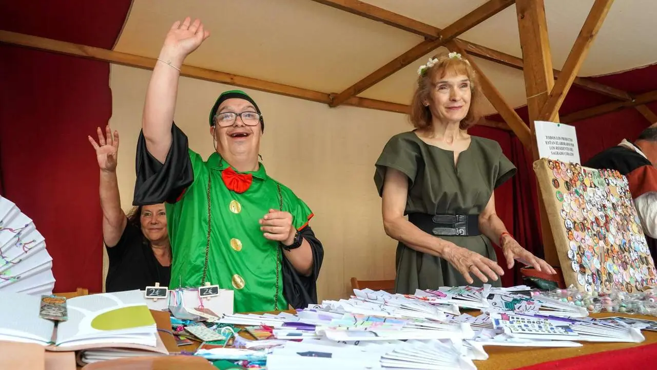 Campillo. ICAL. El presidente de la Diputaci&oacute;n de Le&oacute;n, Gerardo &Aacute;lvarez Courel, inaugura la Feria Medieval de los centros asistenciales