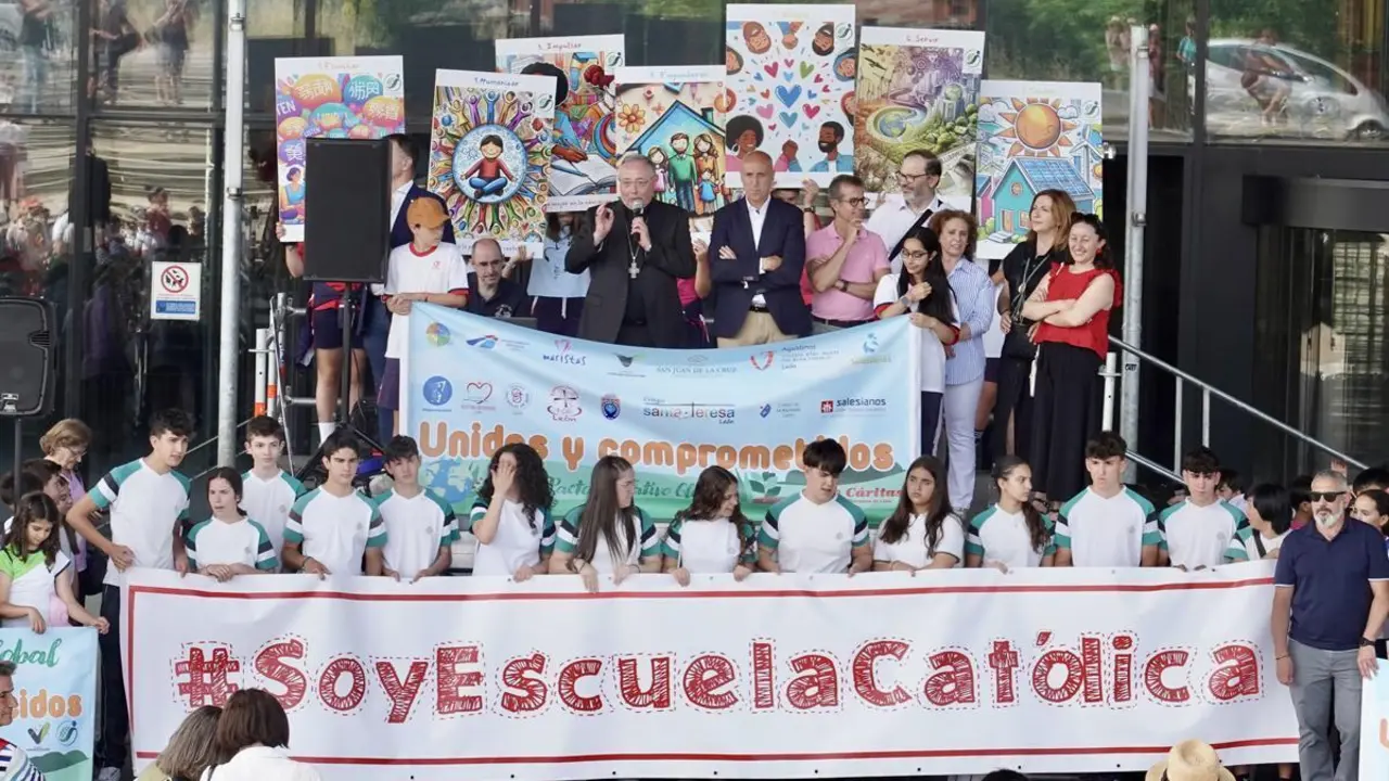 El alcalde de Le&oacute;n, Jos&eacute; Antonio Diez, asiste este lunes 23 de junio a la 4&ordm; Marcha Solidaria Pacto Educativo Global. | ICAL