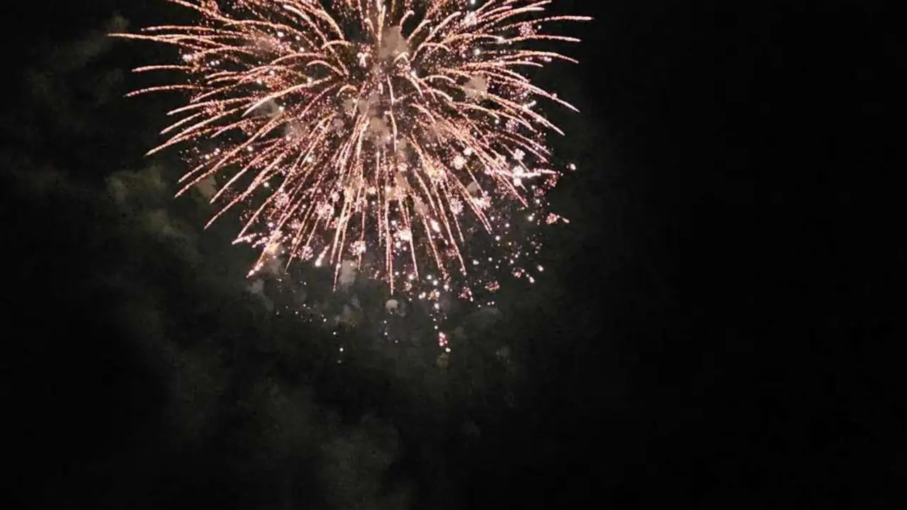 Los fuegos artificiales de la noche de San Juan 2025. | LE&Oacute;N24HORAS