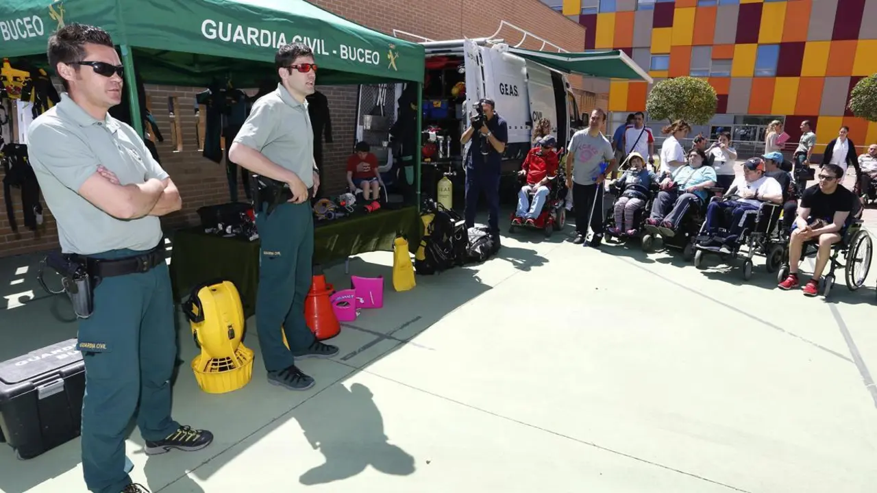 Una de las actividades realizadas hace unos a&ntilde;os por la Guardia Civil en el CRE de grandes discapacitados de San Andr&eacute;s del Rabanedo, hoy pr&aacute;cticamente en desuso, seg&uacute;n denuncia el CSIF. | ICAL