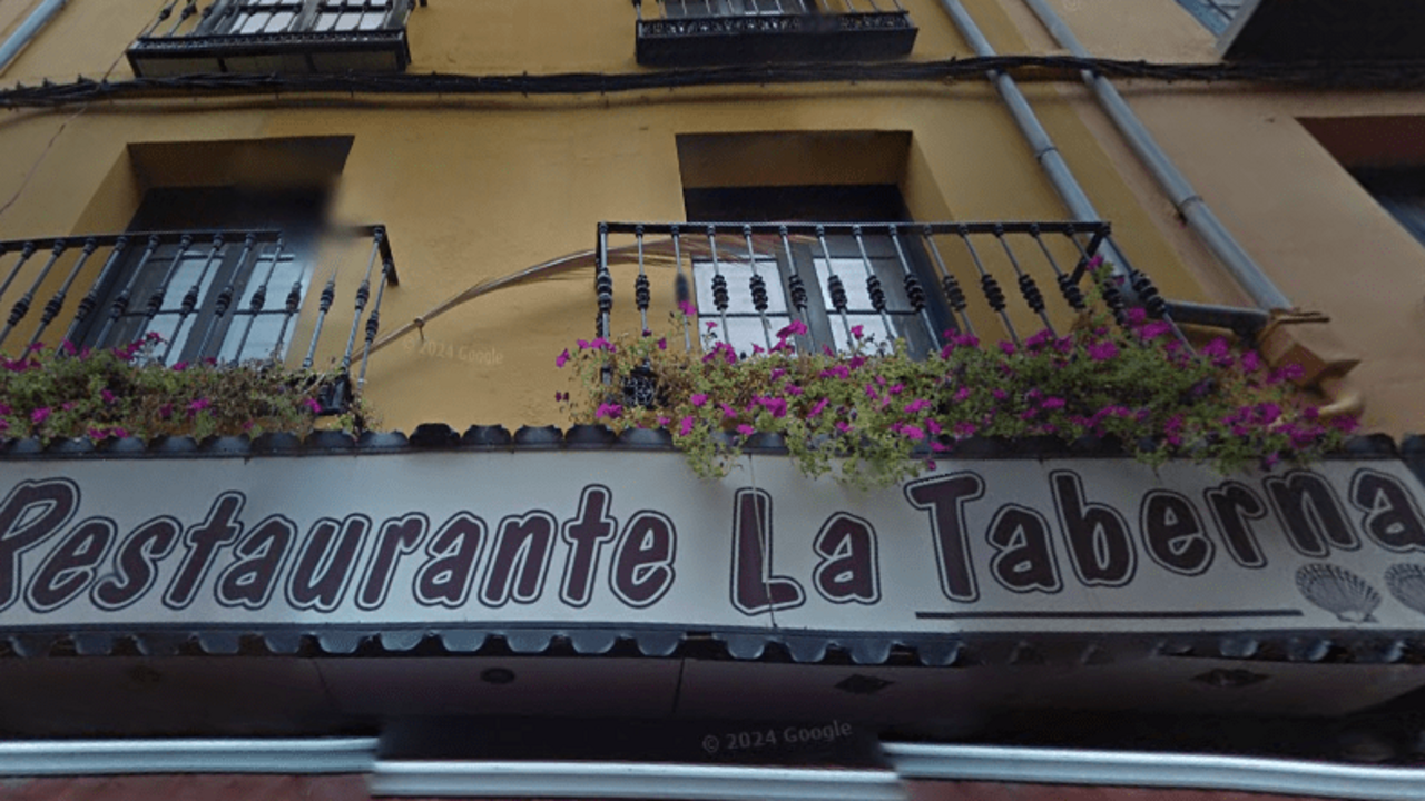 Restaurante La Taberna en la calle La R&uacute;a