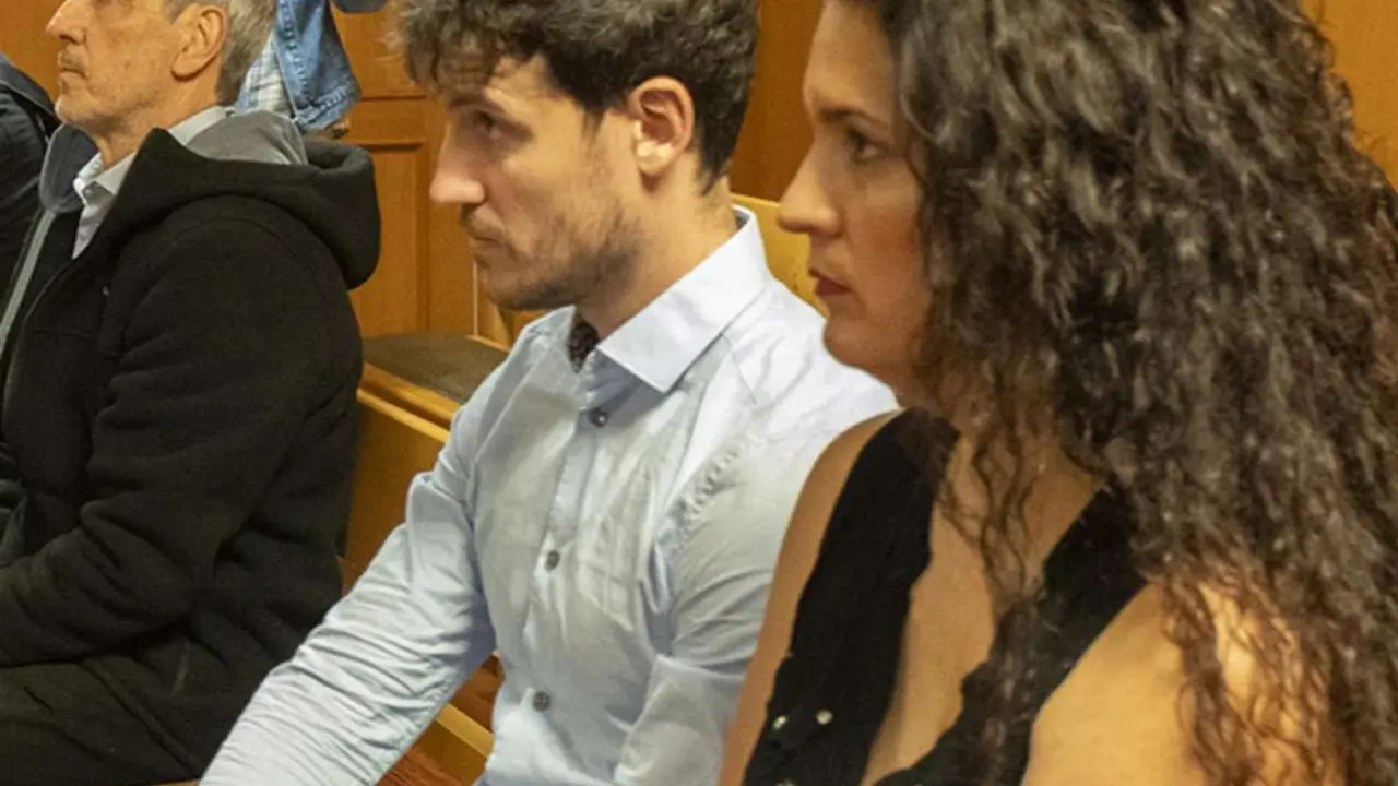 El expol&iacute;tico Pedro Mu&ntilde;oz y sus dos hijos -Ruth y Pedro Mu&ntilde;oz Botas- fueron condenados a 15 meses por alzamiento de bienes. La Audiencia de Le&oacute;n confirm&oacute; en junio de 2025 la condena, y Raquel D&iacute;az ha presentado un recurso de casaci&oacute;n ante el Supremo para que revise y ampl&iacute;e la condena. | ICAL