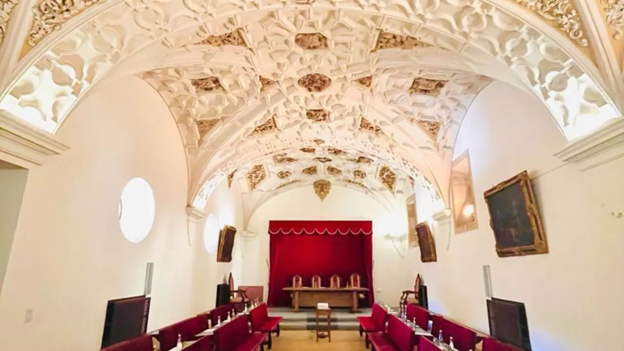 www.hotelrealcolegiata.com